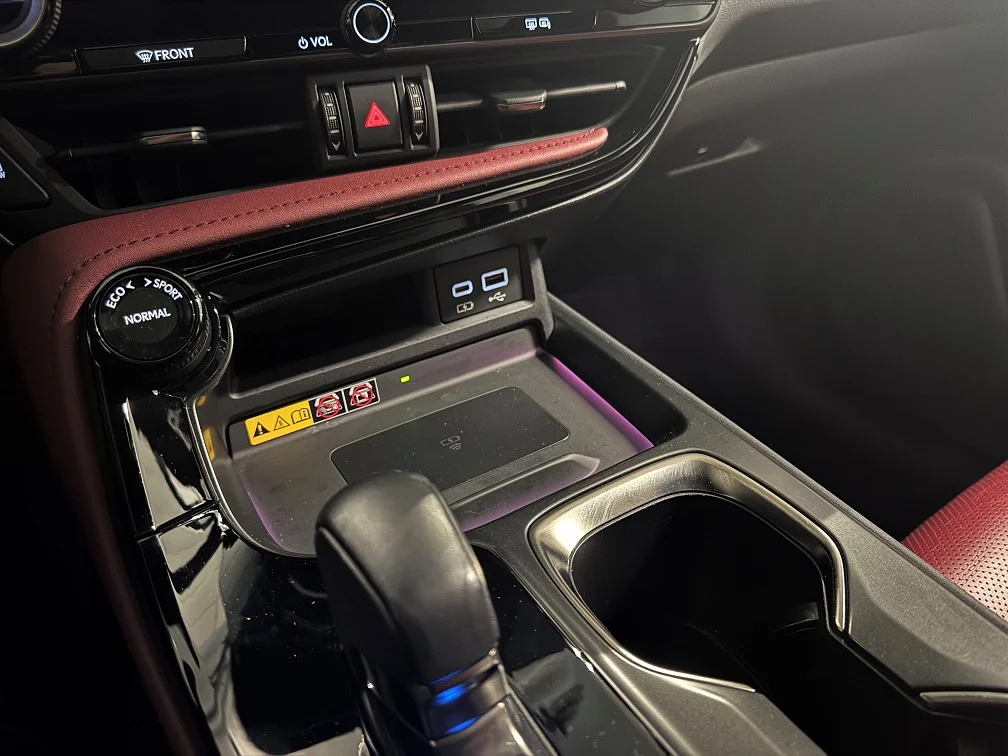 Lexus NX450H+ - Photo 11