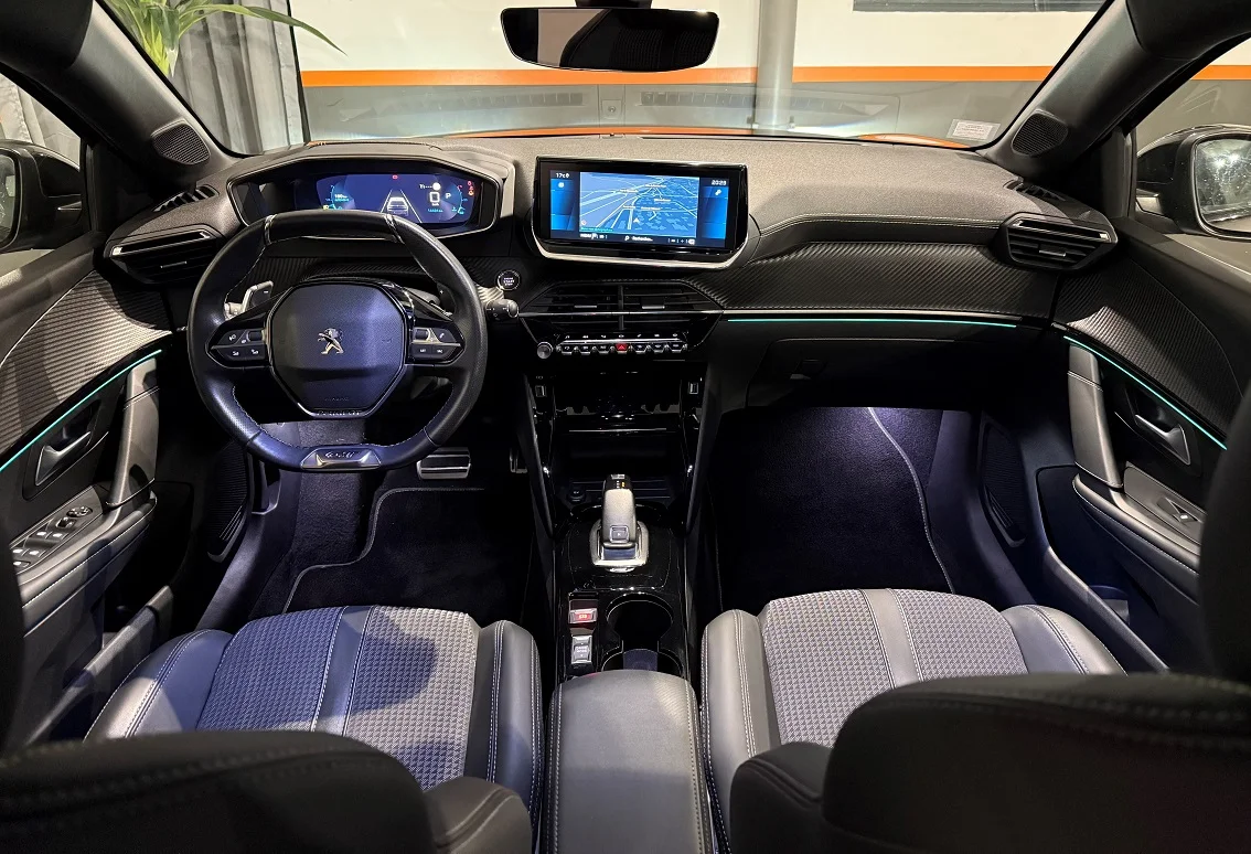 Peugeot 208 II 1.2 puretech 100cv bva8 - Photo 3