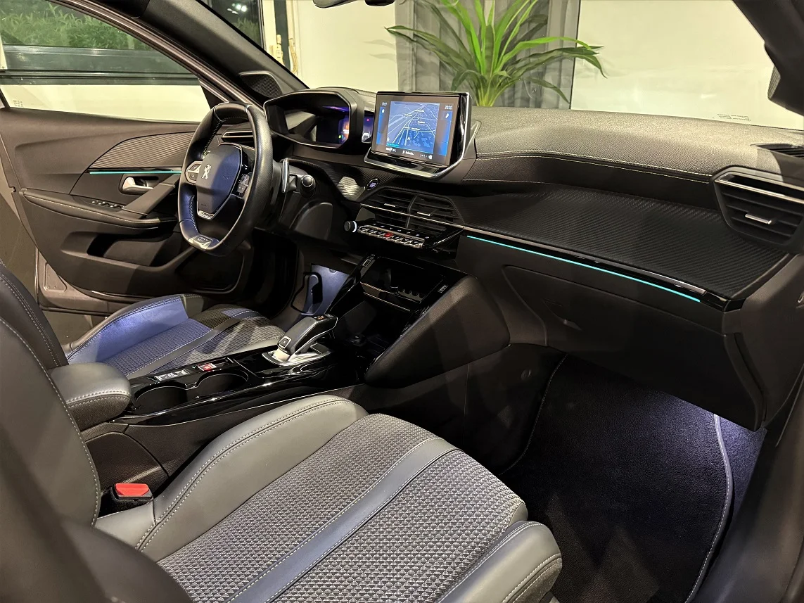 Peugeot 208 II 1.2 puretech 100cv bva8 - Photo 10