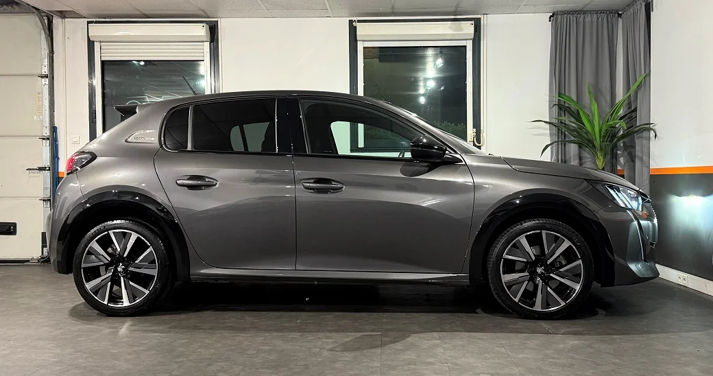 Peugeot 208 II 1.2 puretech 100cv bva8 - Photo 16