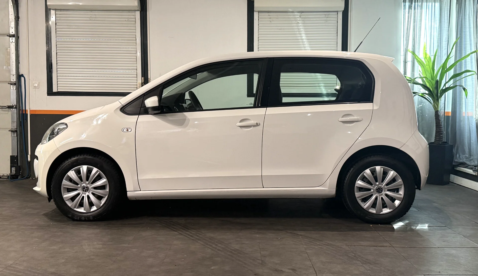 Volkswagen UP! - Photo 8