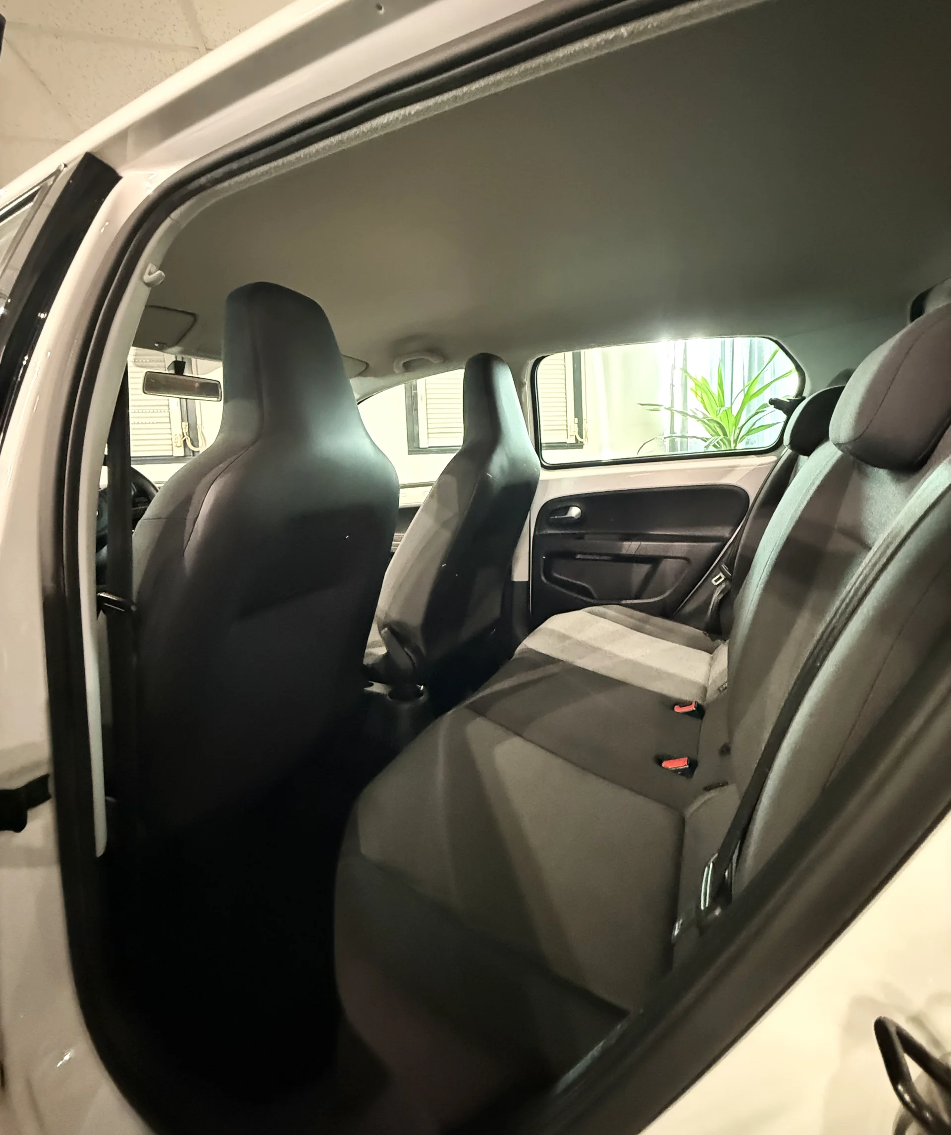Volkswagen UP! - Photo 11